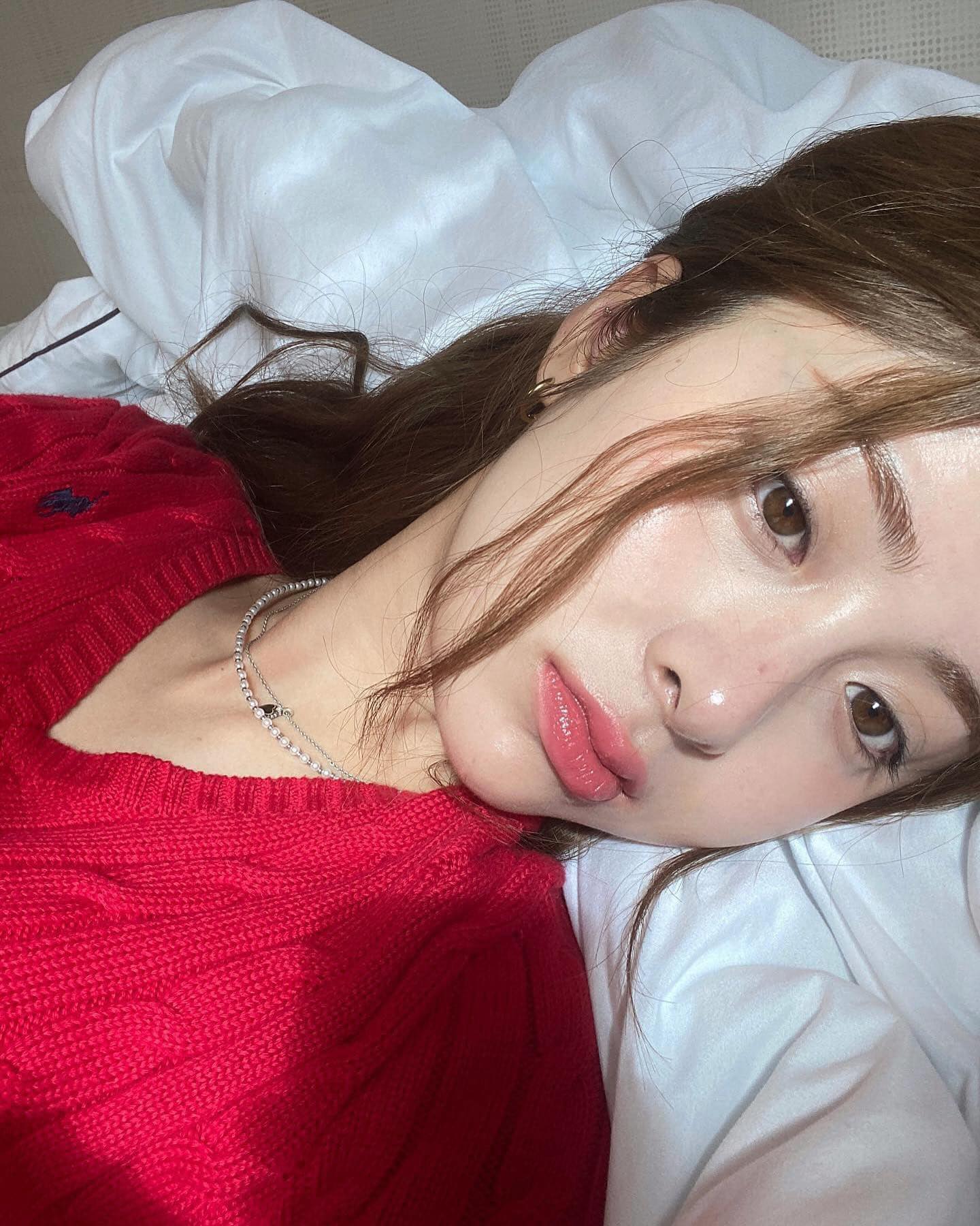 쉬운 폴로 브이넥 니트 코디🐎💙 이미지