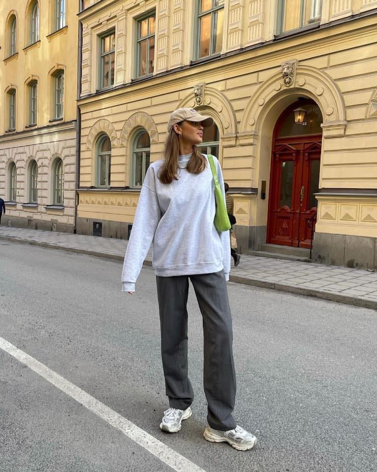 캐주얼하게 볼캡에 맨투맨🧢🤍 이미지