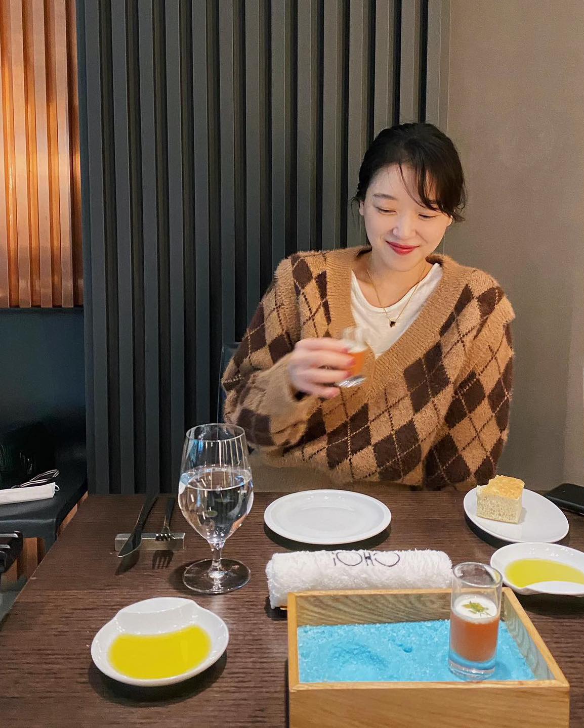 니트에 흰티 레이어드 센스😉🤍 이미지