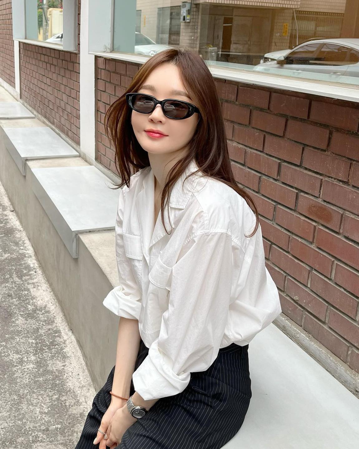 롤업으로 시크하게🥼화이트셔츠 이미지