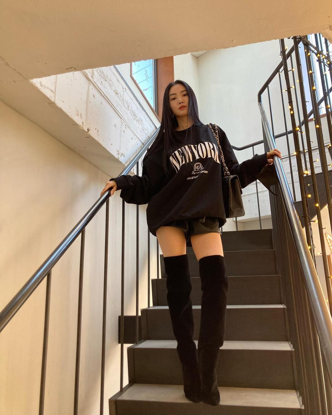 맨투맨에는 편한 반바지 코디❤️🩵 이미지
