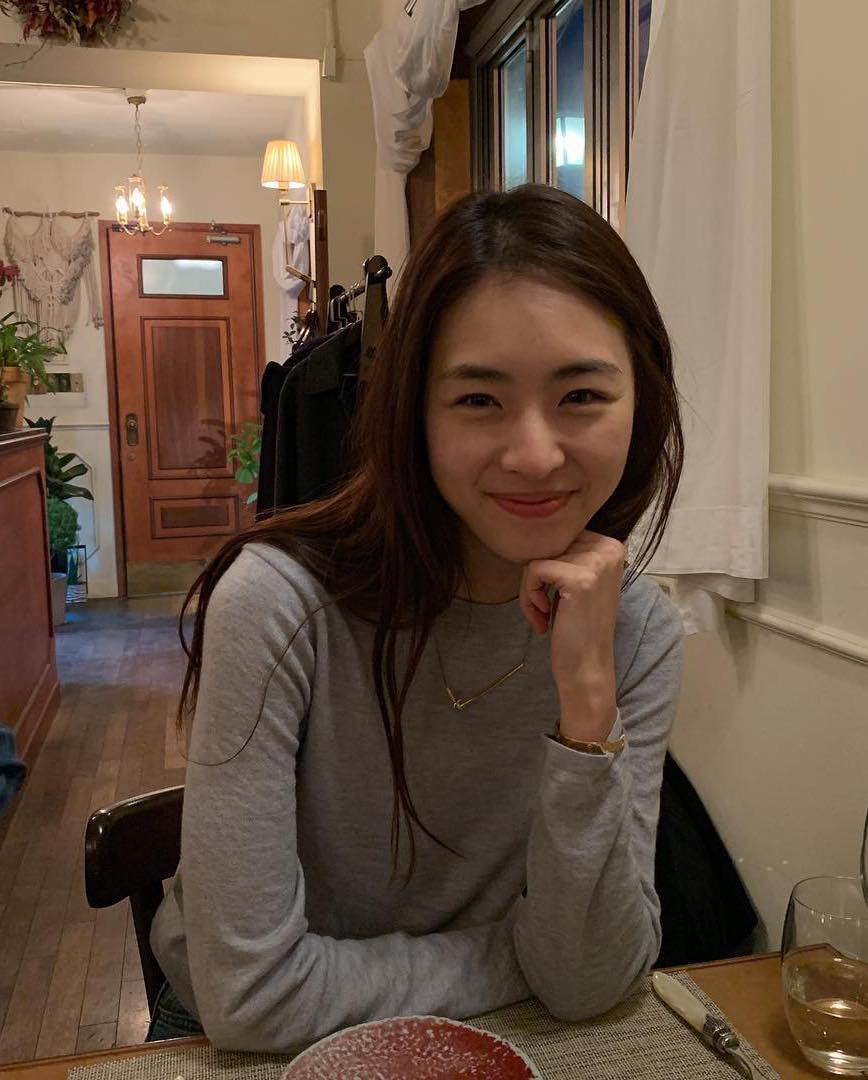가을엔 시크하게 회색 긴팔티🩶🪄 이미지