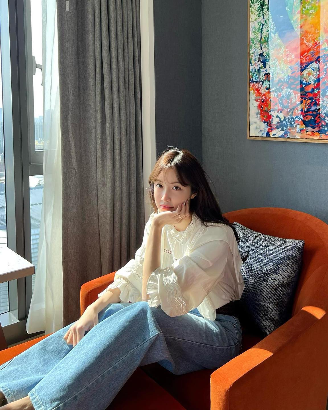 블라우스에 청바지로 러블리✨ 이미지