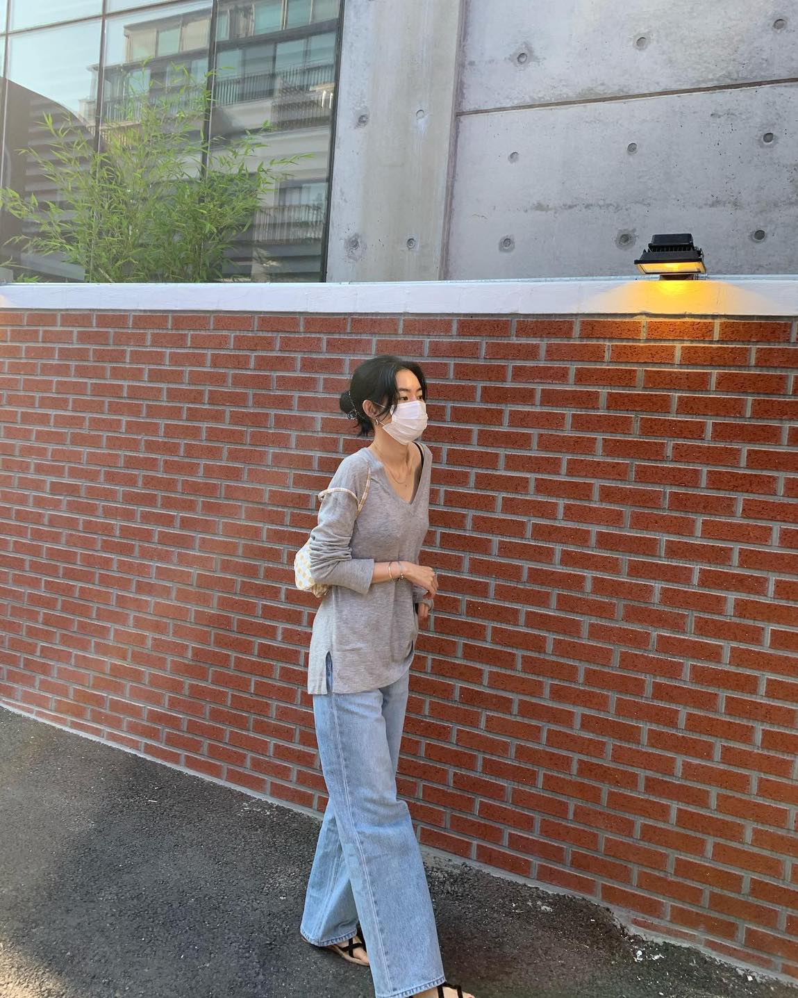 가을엔 시크하게 회색 긴팔티🩶🪄 이미지