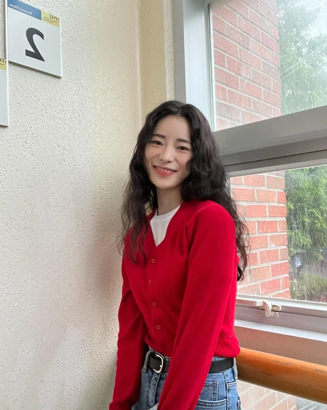 임지연의 다양한 가디건 색감😊🩷 이미지