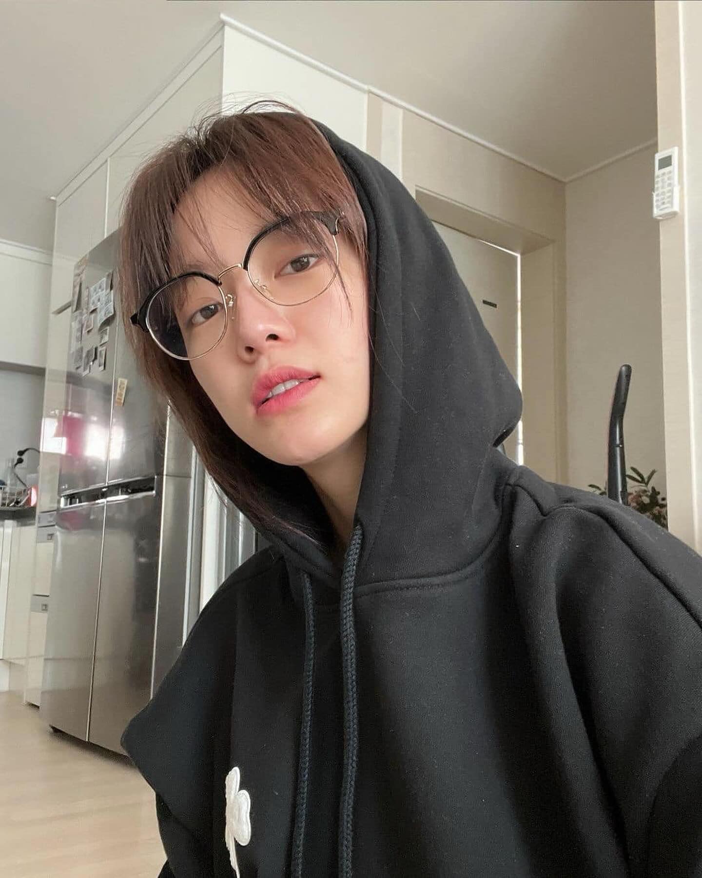 편한 후드에 안경으로 꾸안꾸🤓 이미지