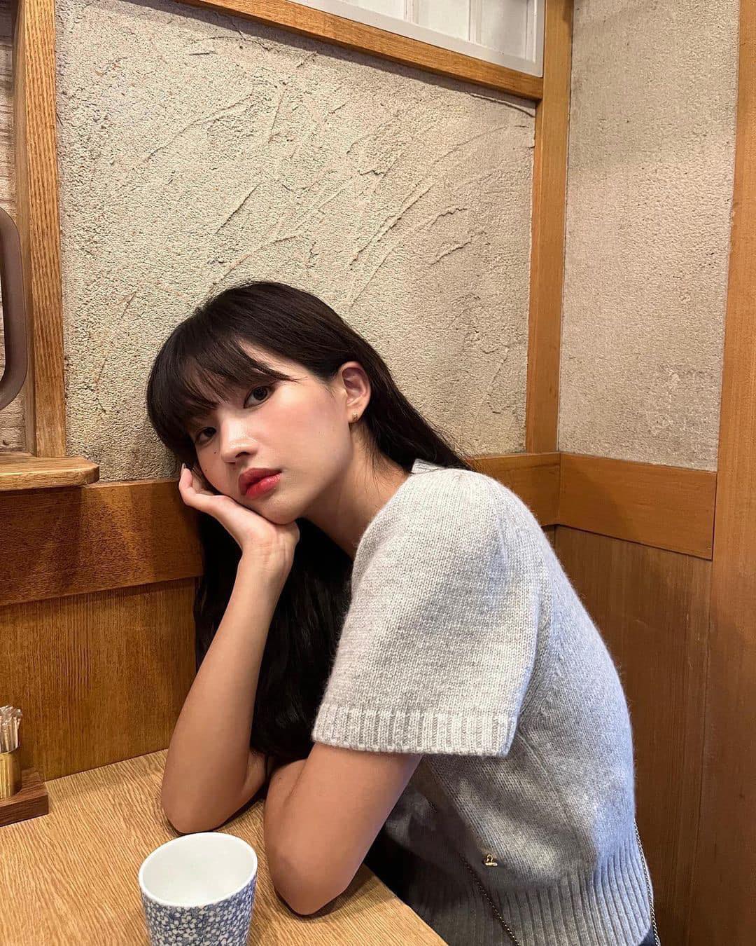 이제 반팔니트도 도톰한거로🩶🌾 이미지