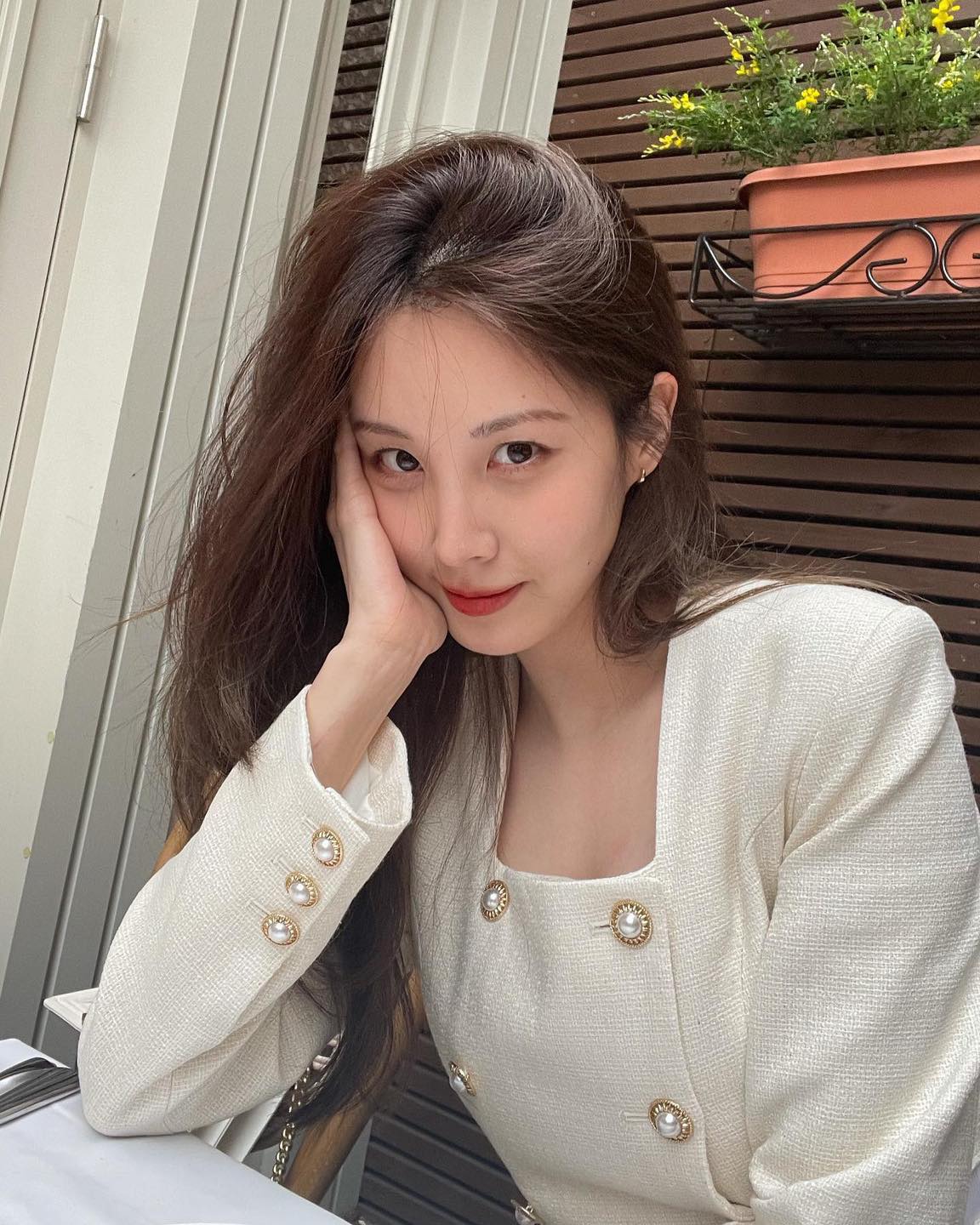 세련미 넘치는 서현의 트위드룩✨ 이미지