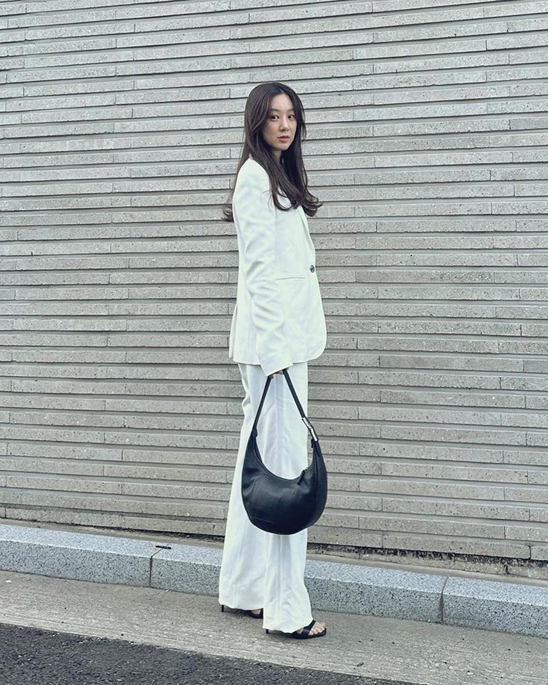 언니들 무드🤍🖤롱샴 로조 호보백
세련된 가을 포인트룩으로 딱이야👜@탐나 #광고 이미지