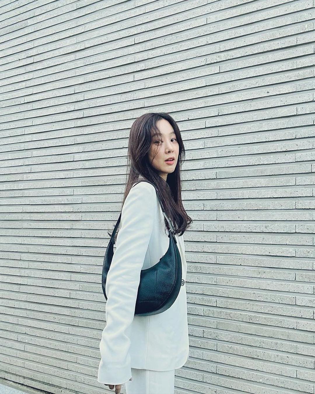 언니들 무드🤍🖤롱샴 로조 호보백
세련된 가을 포인트룩으로 딱이야👜@탐나 #광고 이미지