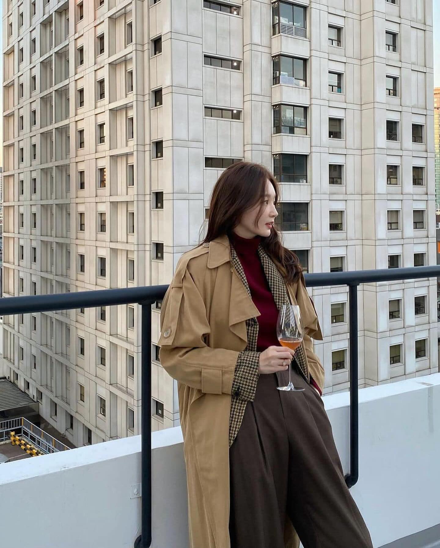지금이 트렌치 입을 시기🧥🤎 이미지"