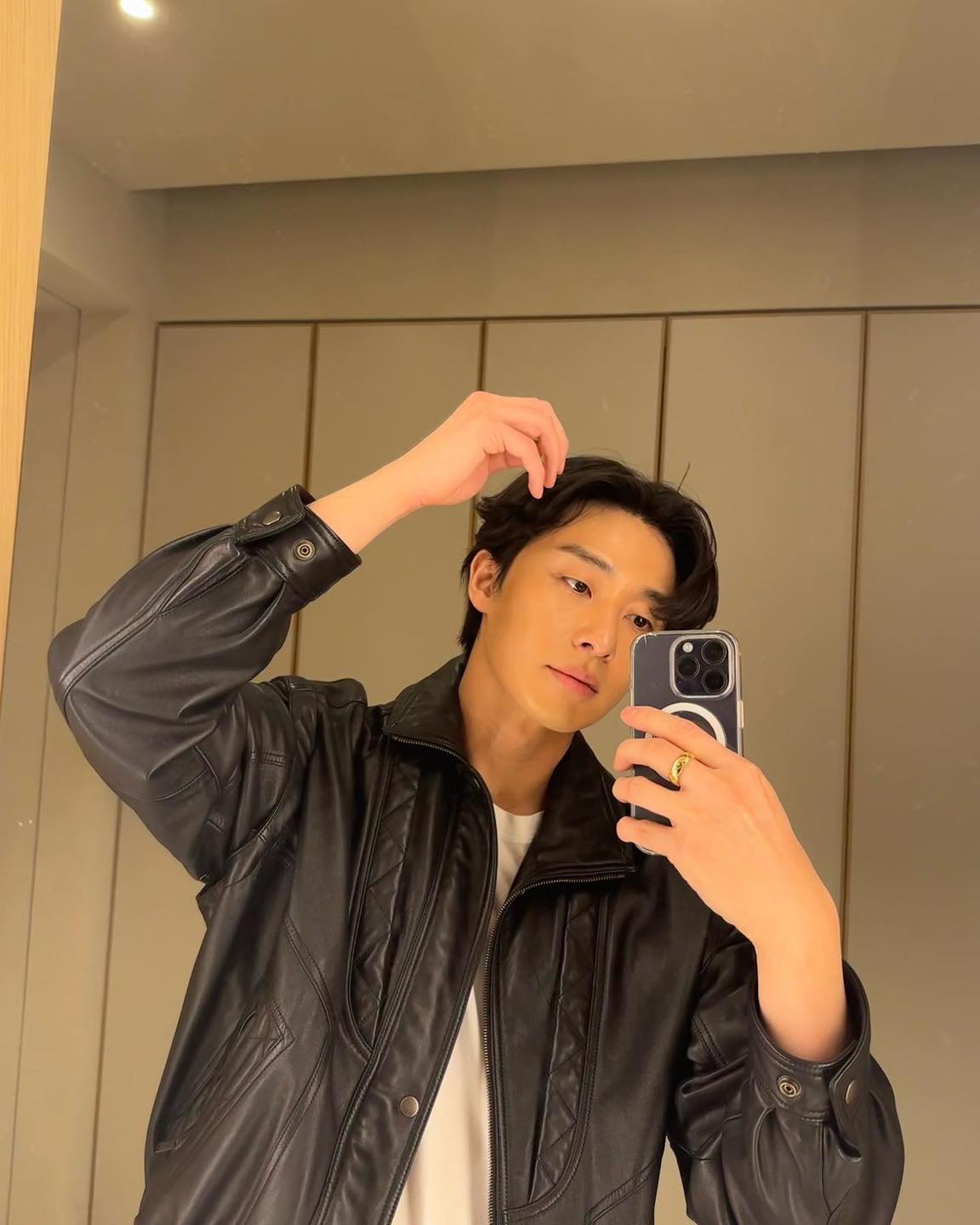 박서준의 남친룩🥰🖤자켓 코디 이미지