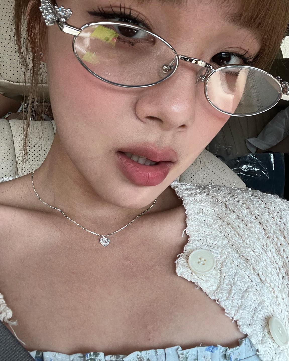 배우로 변신한 비비 목걸이룩📿🔥 이미지