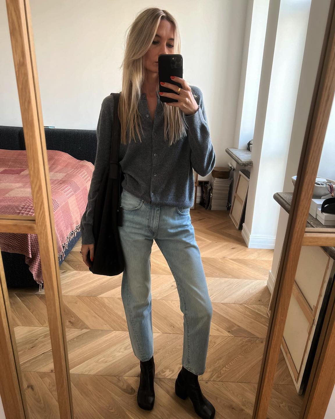맑은 날씨처럼 화사하게 연청👖🌿 이미지