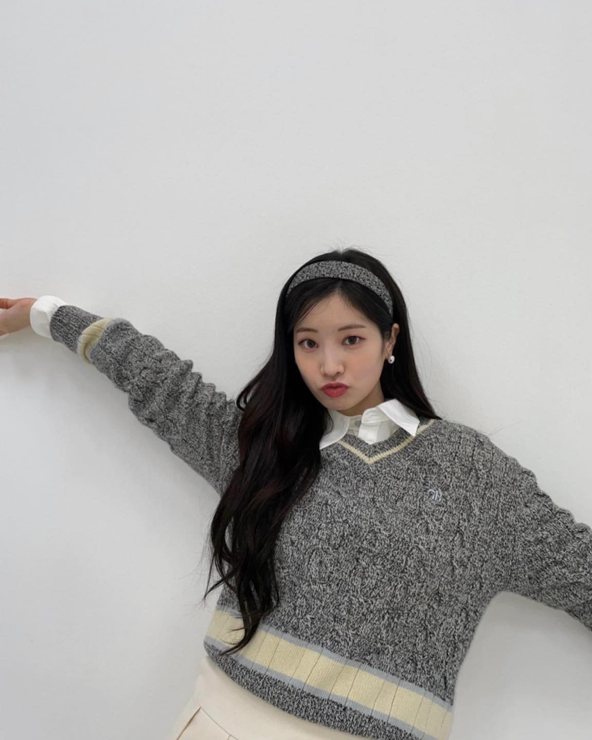 브이넥 니트엔 셔츠 레이어드🥣🩶 이미지8