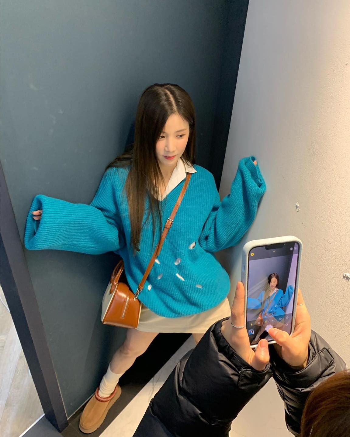 브이넥 니트엔 셔츠 레이어드🥣🩶 이미지9