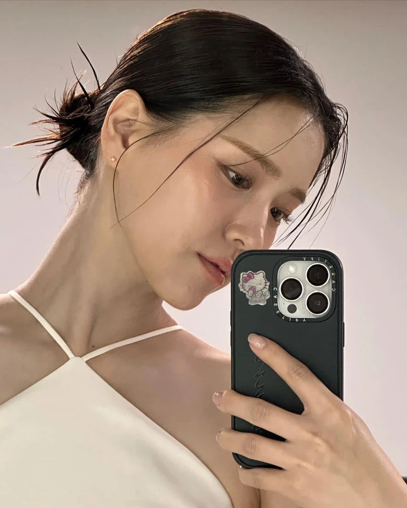 가시번이 찰떡인 배우 김지은🦔🖤 이미지1