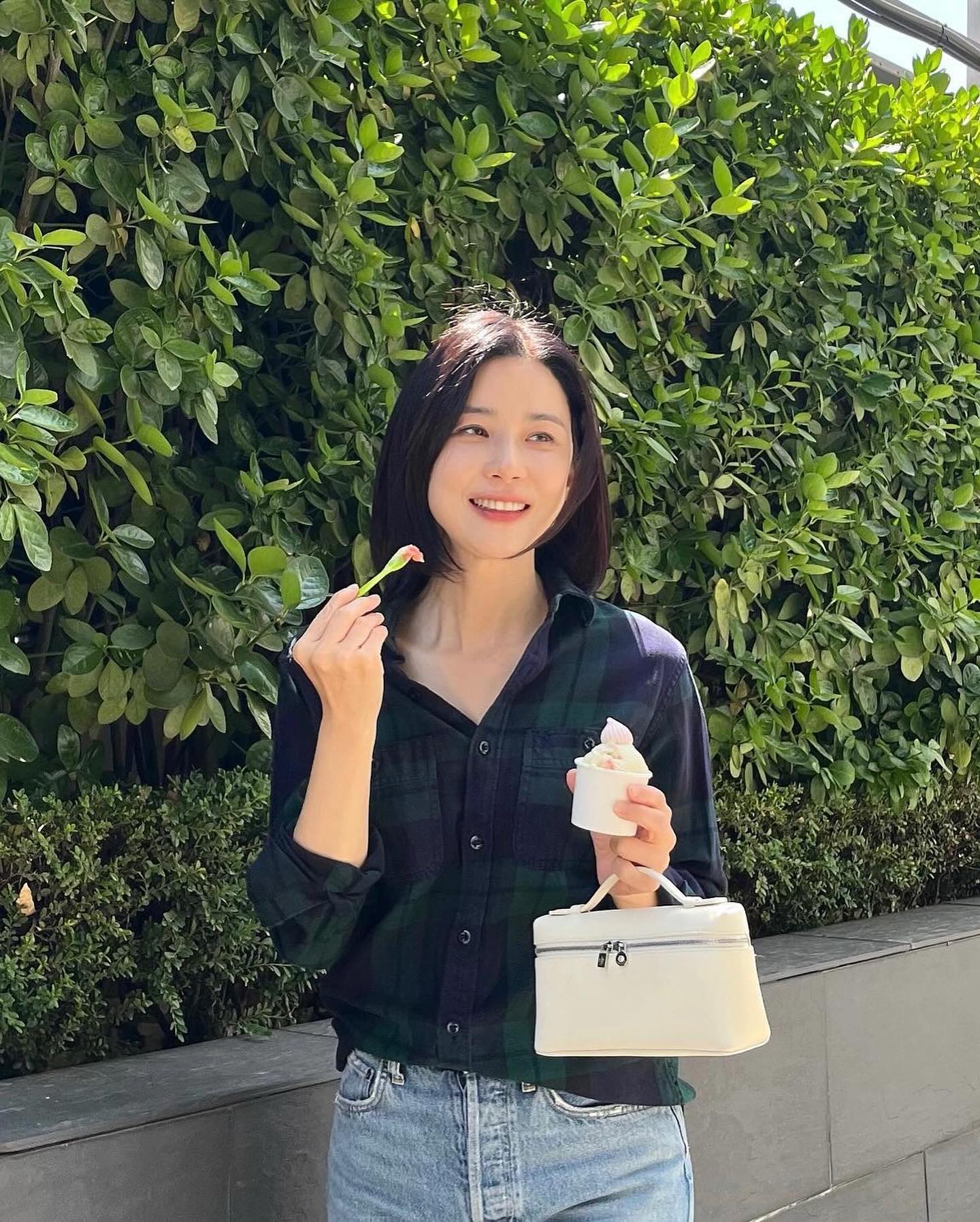 단아한 이보영🤎미니멀 가을룩💫 이미지6