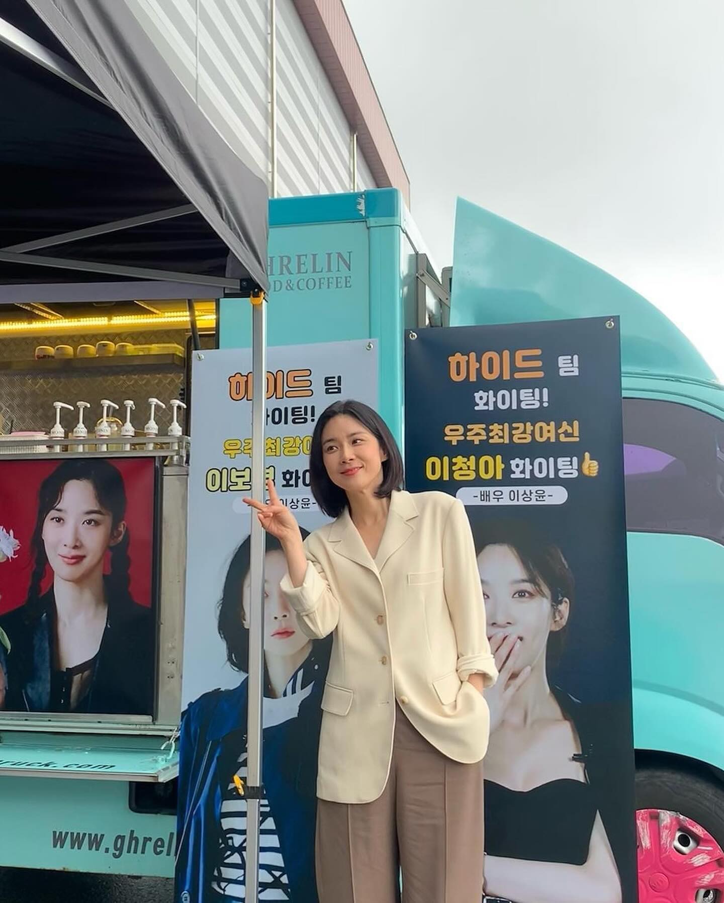 단아한 이보영🤎미니멀 가을룩💫 이미지5