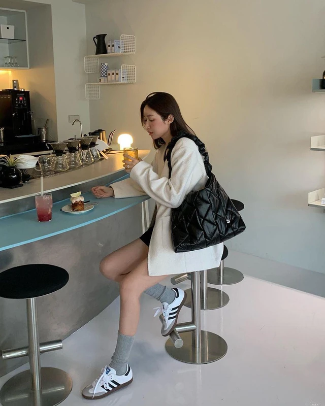 폭신 패딩백☁️🖤로사케이 누볼라 올가을 언니들의 가방픽👜가벼운 데일리백으로 편하게🩶#광고 이미지