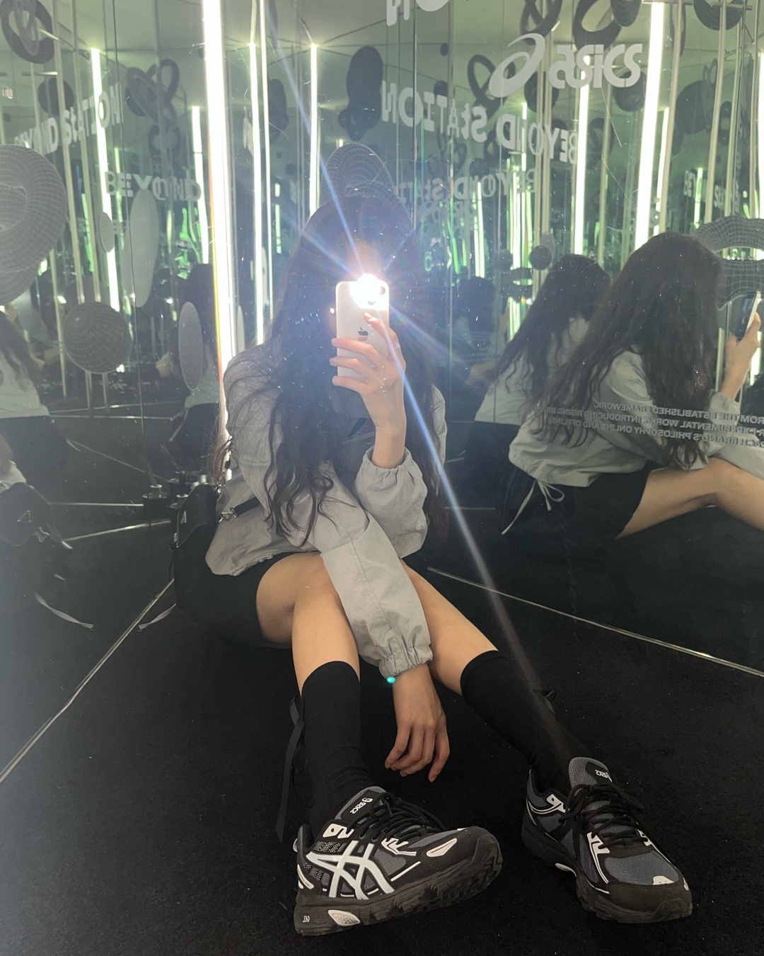 핫한 시공간 @성수가자💫아식스​ 젤카야노14&콜라보👟비욘드 스테이션 ~10/30 #광고​ ​ 아식스(Asics) 비욘드 스테이션(Beyond Station) 팝업 스토어가 10월 30일(월)까지 성수 E( )PTY에서 진행됩니다. 시공간을 넘어 새로운 세상으로 향하는 컨셉에 맞춰 브랜드의 히스토리에 증강현실(AR) 기술을 통해 입체적으로 만나 보실 수 있습니다. ​ ​ 또한, 초보부터 대회에 참가하는 러너까지 자신에게 맞는 러닝화를 추천받을 수 있으며 테니스 제품, 대형 테니스 라켓 포토존, 아식스 대표 헤리티지 스니커즈인 젤-카야노 14와 최근 큰 인기를 얻은 트렌디한 콜라보 아이템까지 한 자리에서 만날 수 있는데요.​ ​ 팝업스토어에서 촬영한 사진을 SNS에 업로드 시 선착순 스페셜 기프트 증정 이벤트까지 진행되니 새로운 세상으로 향하는 아식스를 만나보세요.🎁​ ​ - 일정: 2023년 10월 18일(수) ~ 2023년 10월 30일(월) ​ - 장소: E( )PTY (서울특별시 성동구 성수이로 97)​ - 이벤트: 선착순 특별 기프트 증정, 추후 추첨을 통해 젤-카야노14 및 아식스 타올 증정​ 이미지