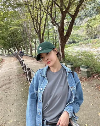 가을룩에 얹어보는 초록 볼캡🥦 이미지
