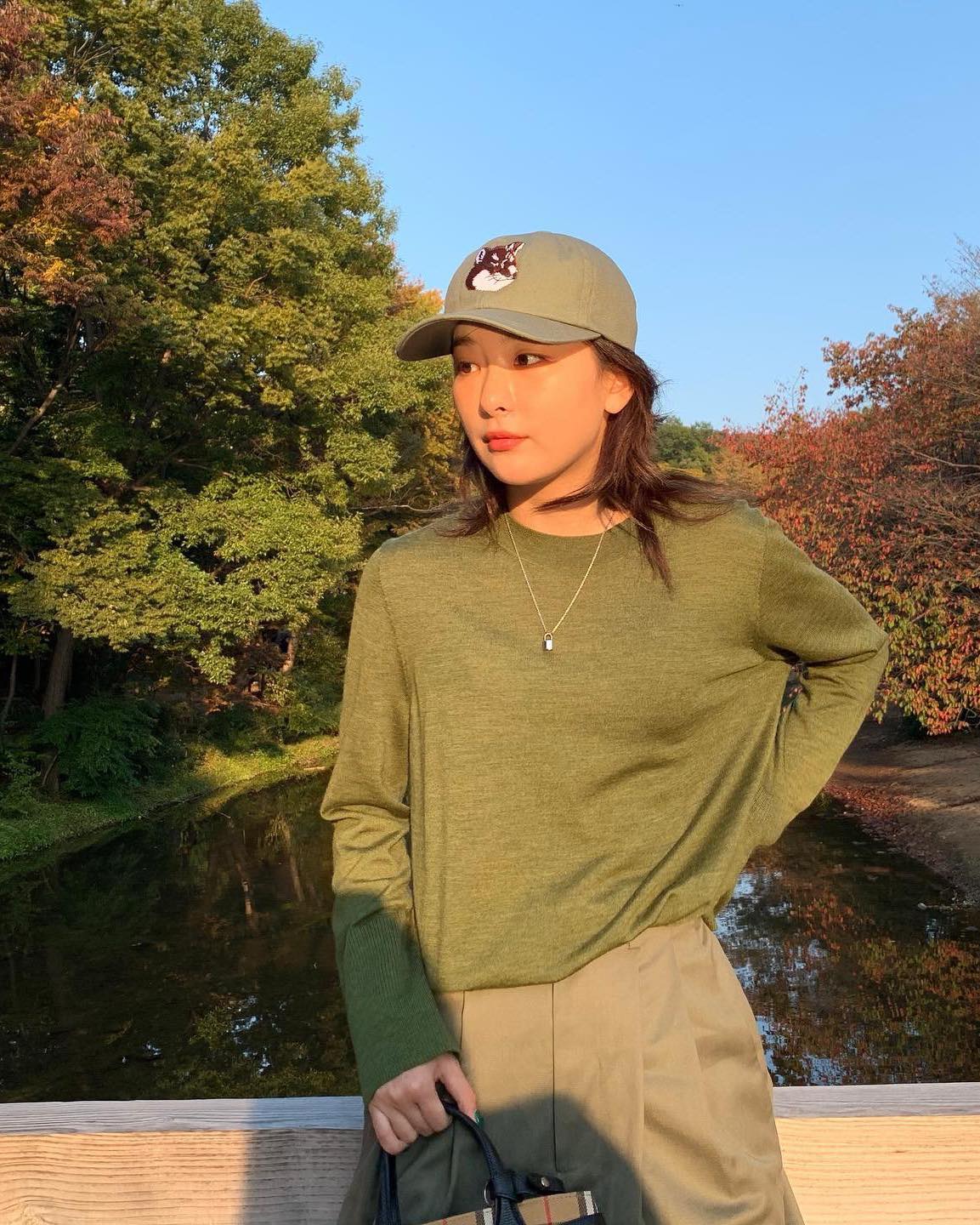 가을룩에 얹어보는 초록 볼캡🥦 이미지6