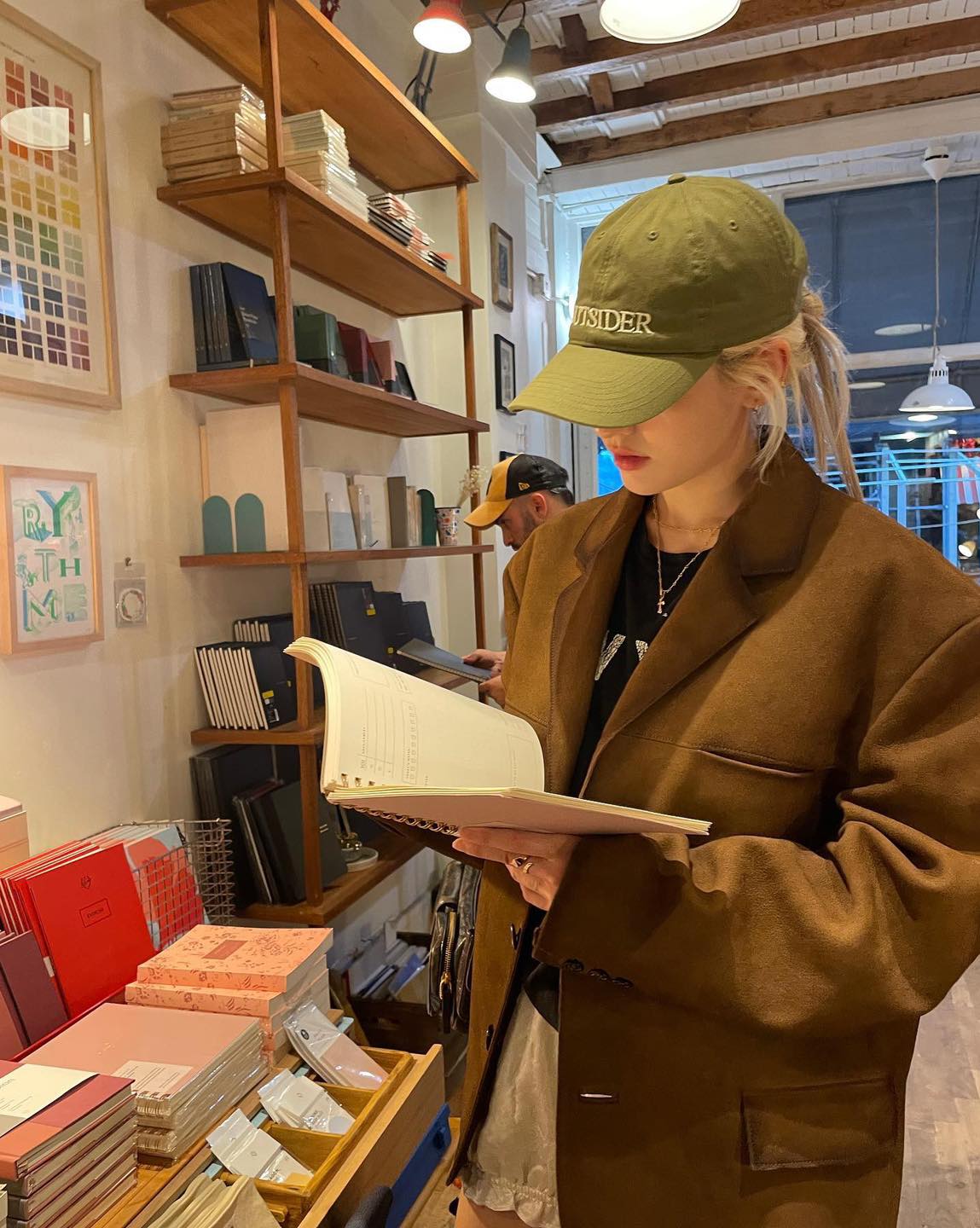 가을룩에 얹어보는 초록 볼캡🥦 이미지4