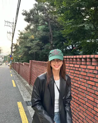 가을룩에 얹어보는 초록 볼캡🥦 이미지