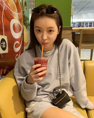 맨투맨 + 진주목걸이🐚🩶꾸안꾸 이미지