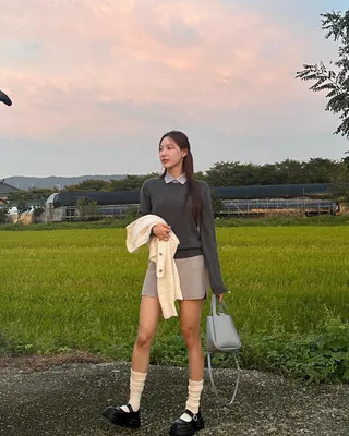 나연의 가을 감성🧦🍂니삭스 코디 이미지
