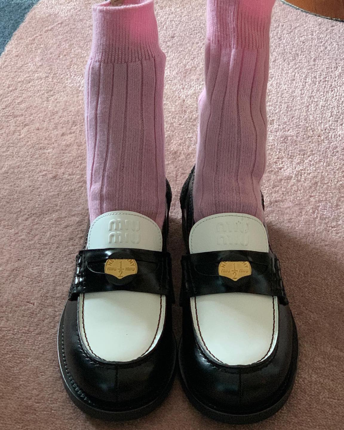 클래식 포인트🤎🤍뮤뮤 페니로퍼 이미지