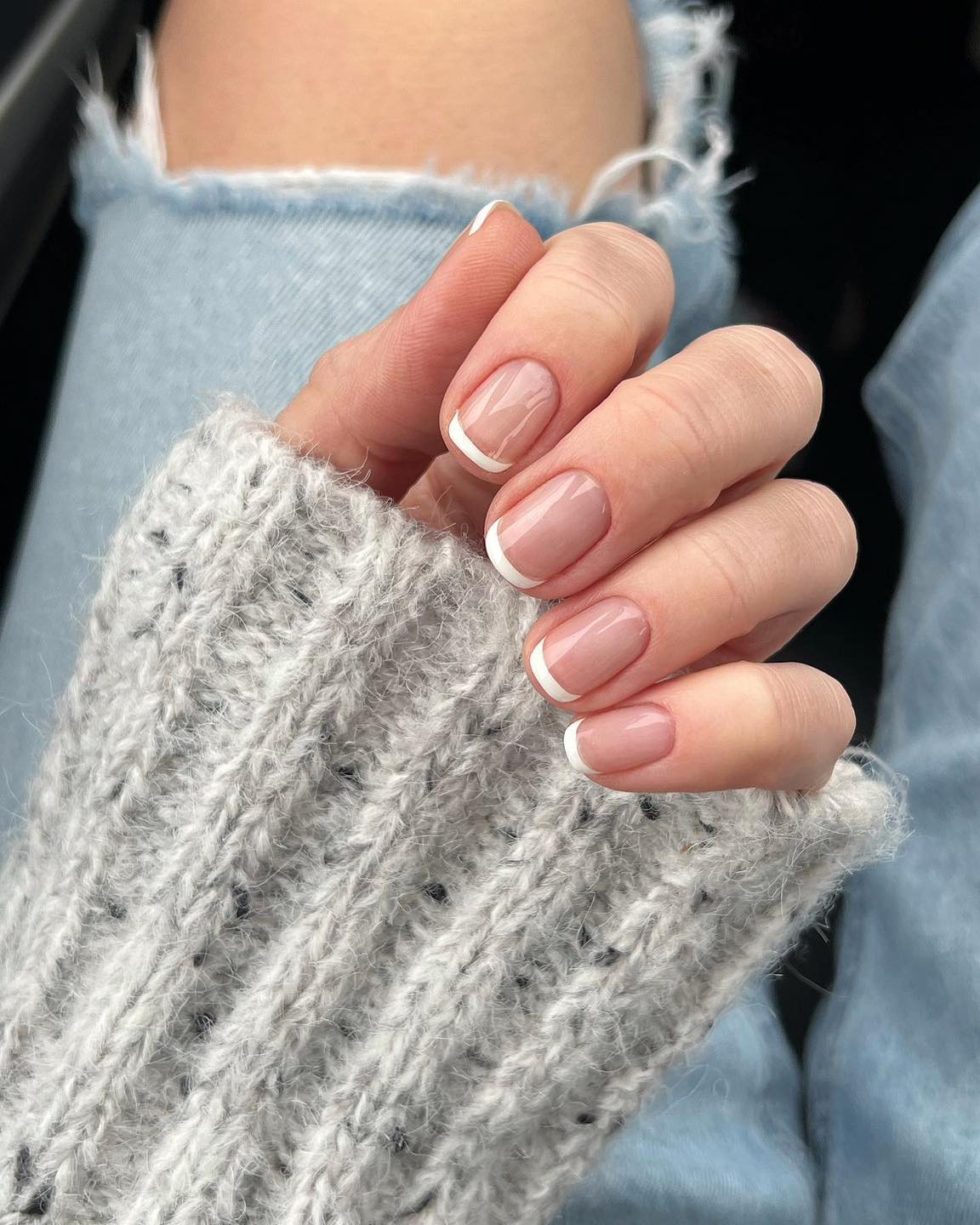 니트에 찰떡인 프렌치네일🧶💅🏻 이미지