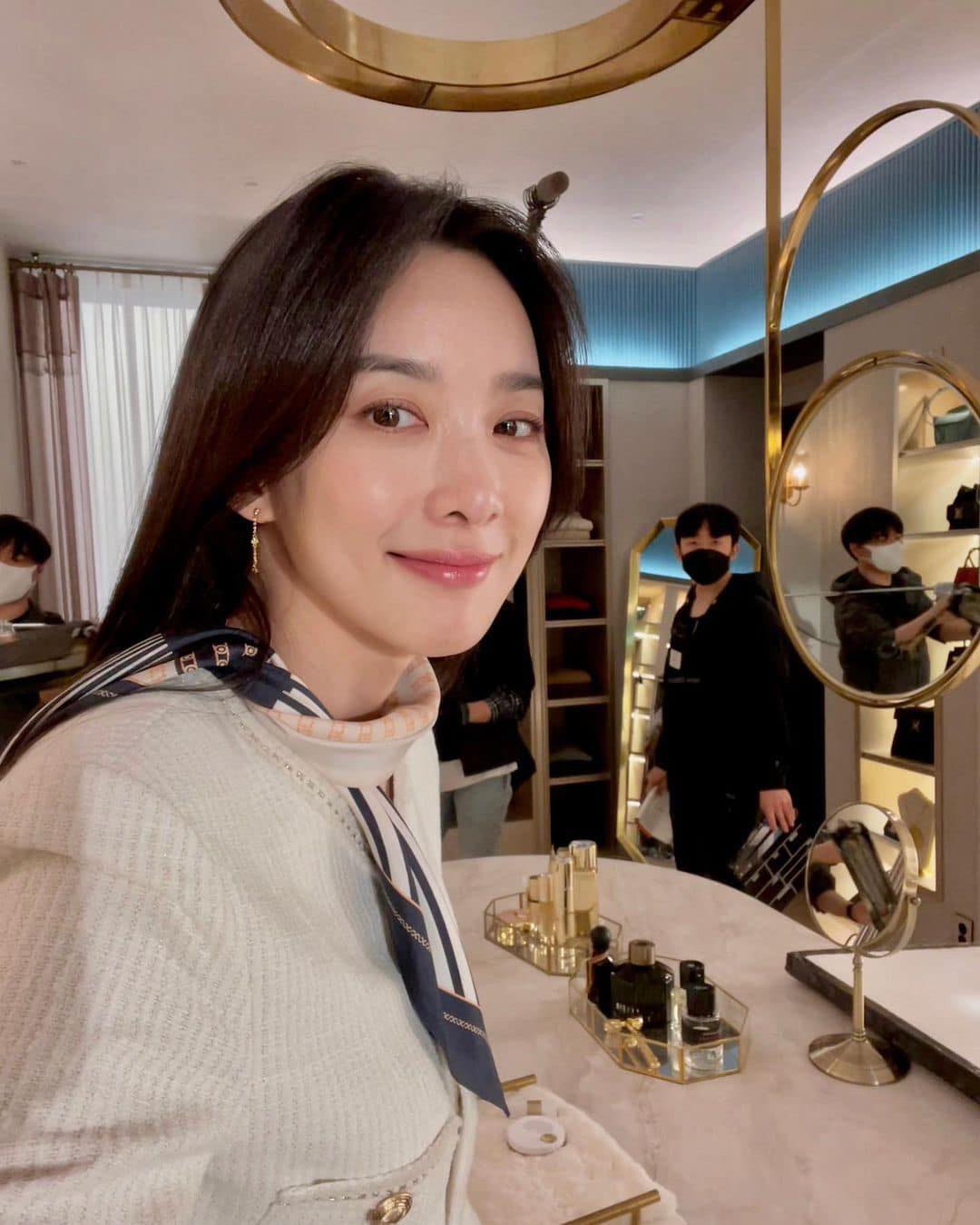 스카프 날씨 얼마 안남았어💛🖤 이미지