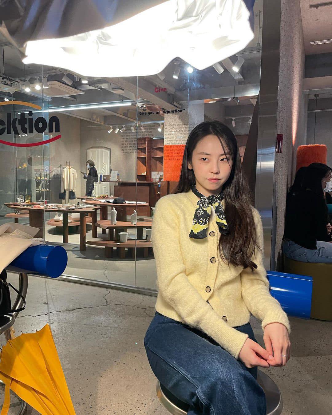 스카프 날씨 얼마 안남았어💛🖤 이미지