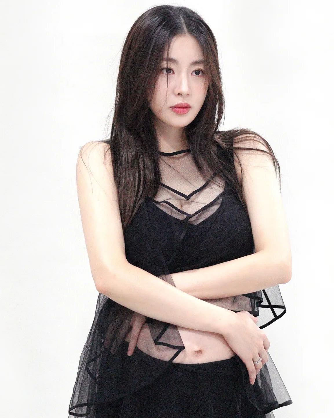 강소라의 아름다운 만삭화보🤰🏻🖤 이미지5
