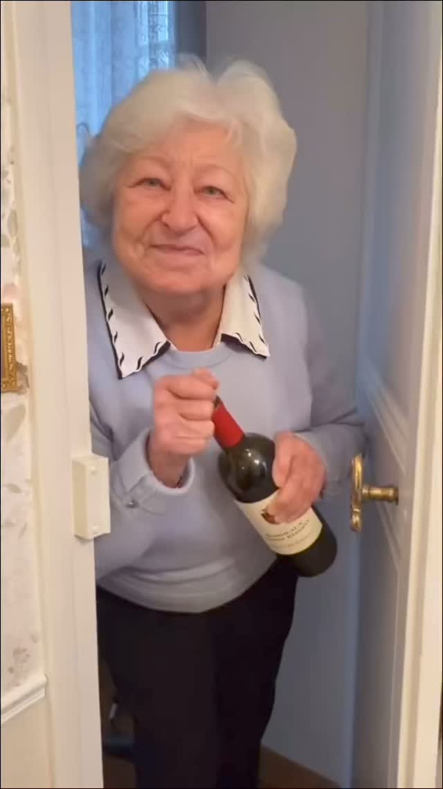 불금 저녁이다🔥👵🏻할머니 불금쏭부터 @즐겨🍷중독적이야…. 이미지