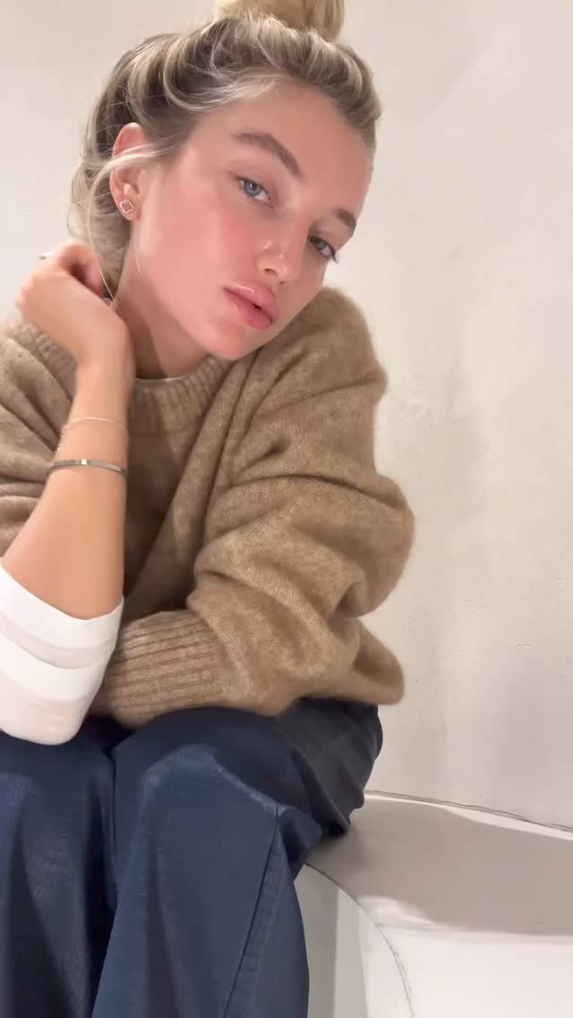 예쁜 언니가 알려주는 니트룩💛비결이 뭐에여..❤️ 이미지