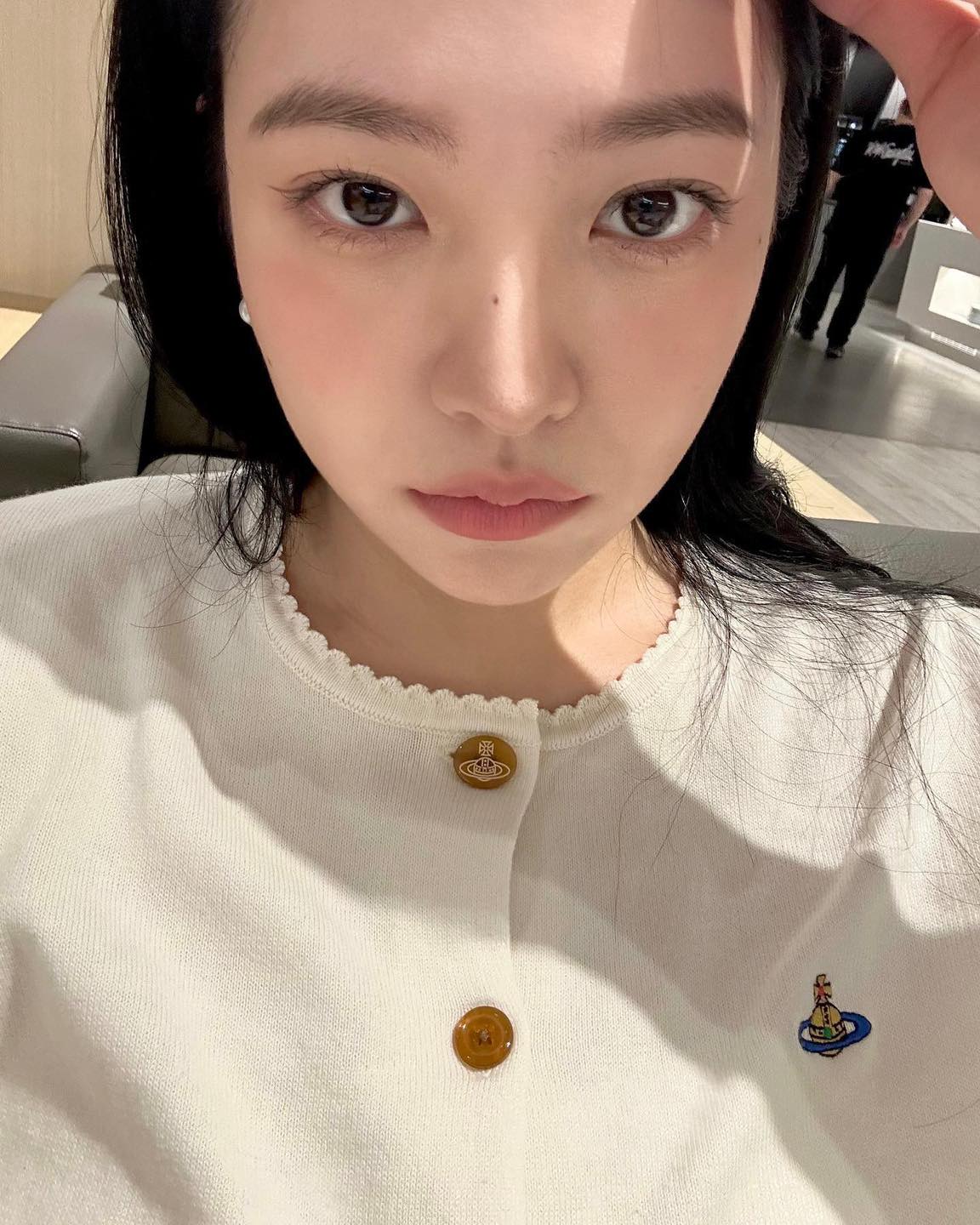 기본 포인트템🛸🤍비비안 가디건 이미지
