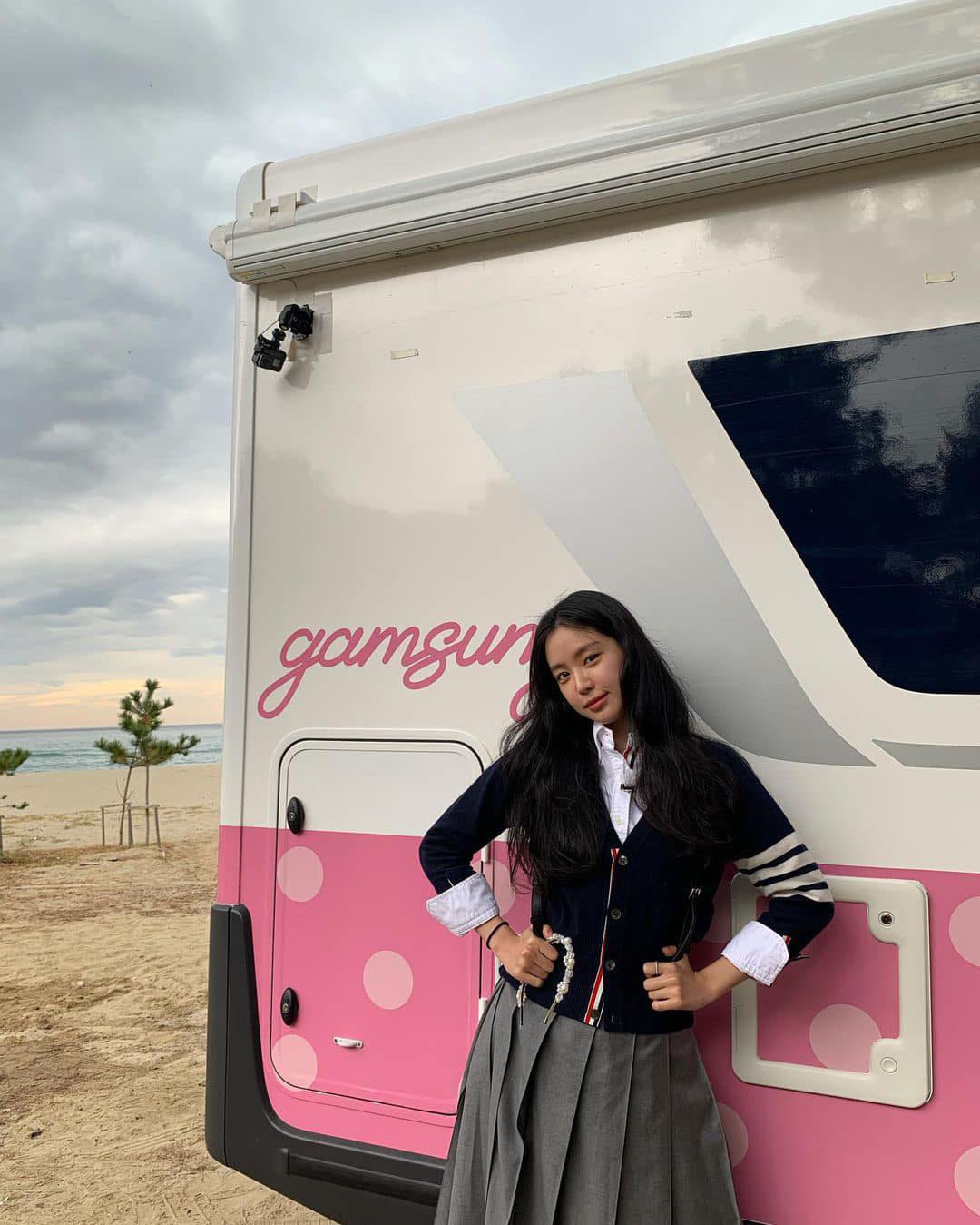 톰브라운 시그니처템 가디건🖤🩶 이미지