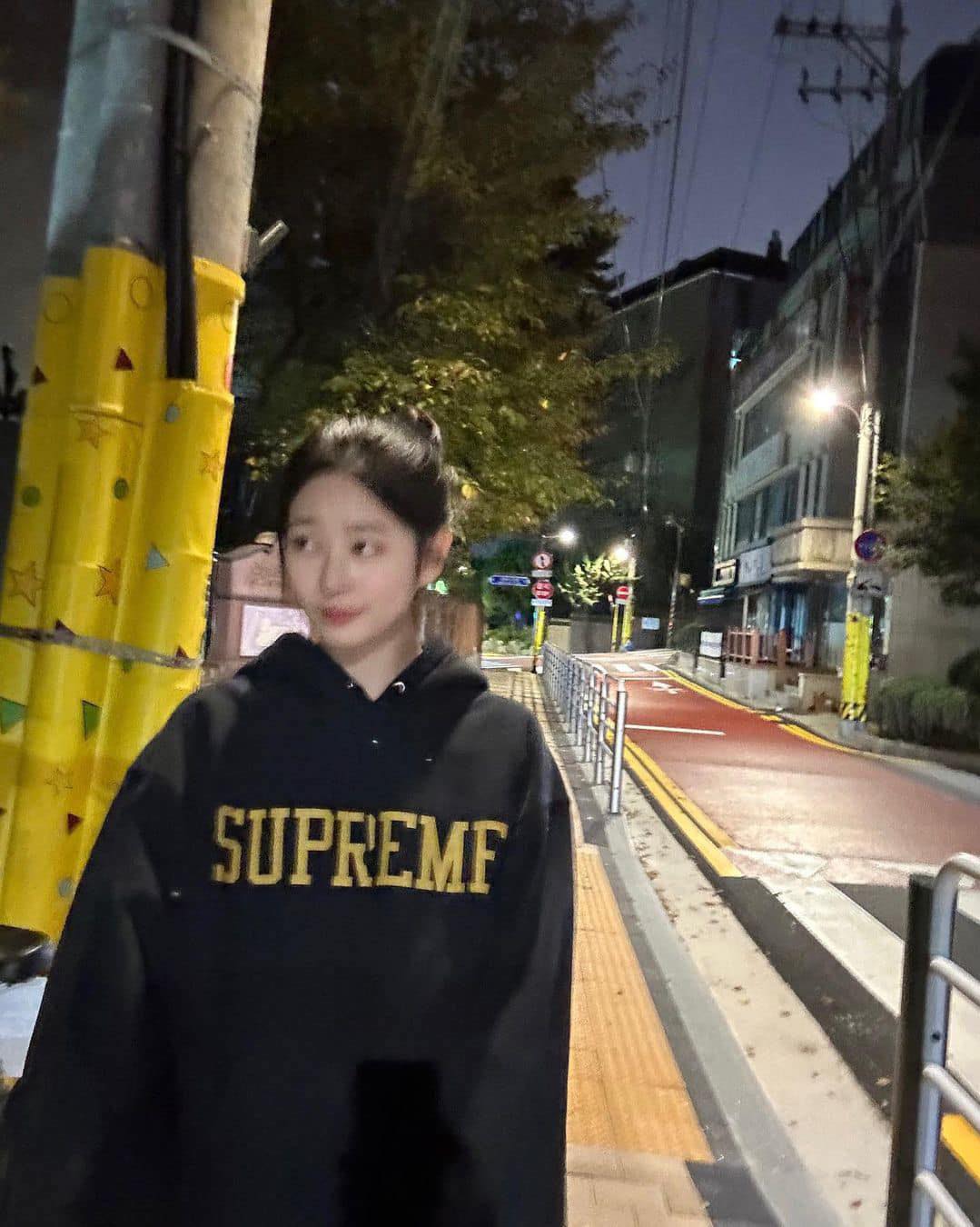 힙한 꾸안꾸@슈프림 후드💛🖤 이미지