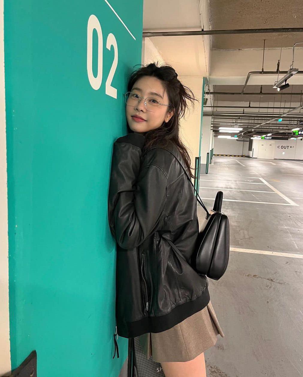 요즘 대세는 @얇은 메탈테👓🖤 이미지