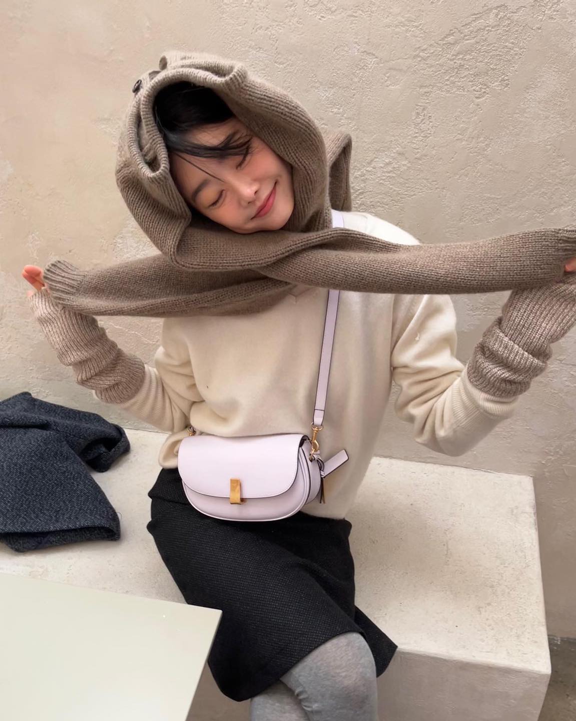 회색 타이즈로 겨울 감성 코디🩶 이미지