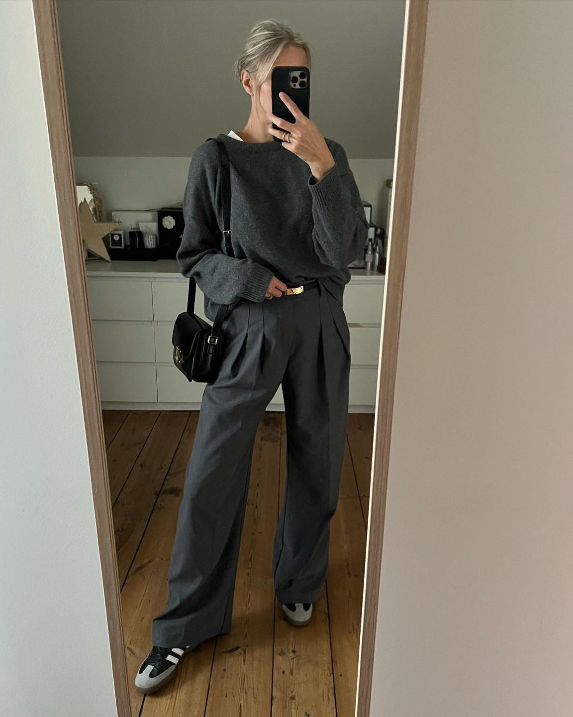 회색 슬랙스 무채색룩 코디해🩶🖤 이미지1