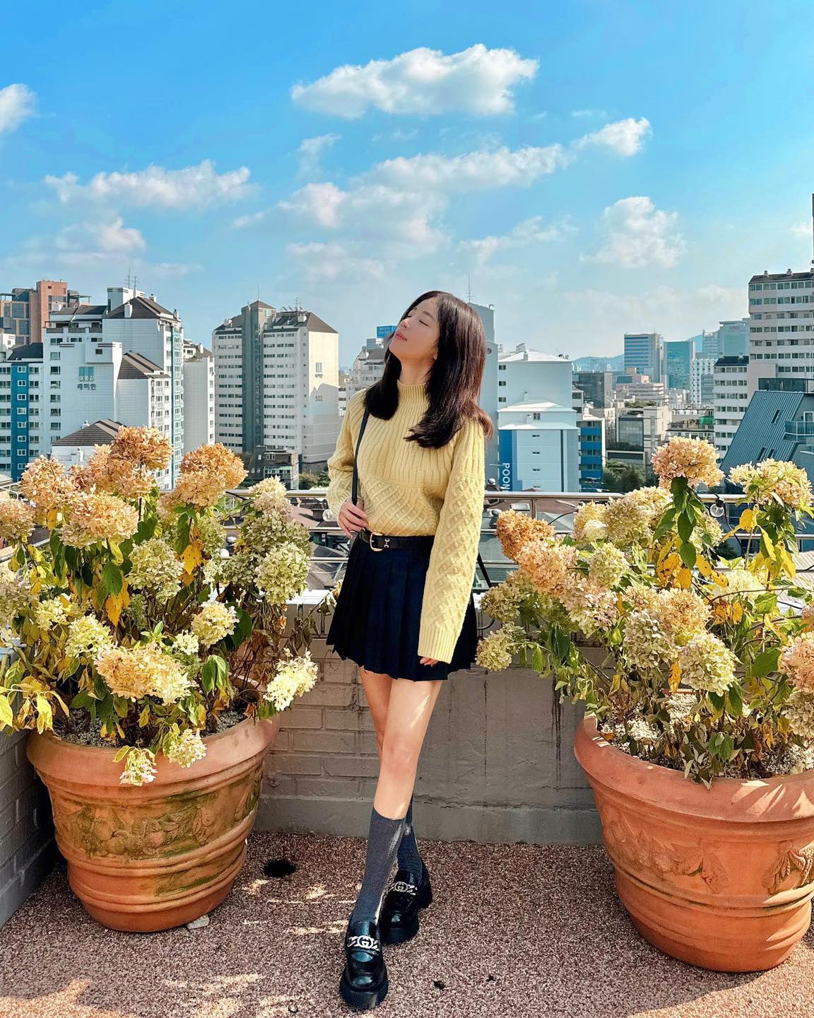 로퍼와 회색 양말의 찰떡궁합🩶 이미지