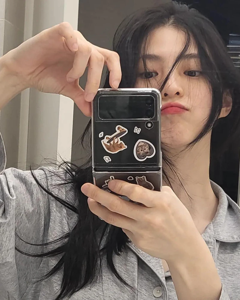 폭룡적인 미모의 한소희 셀카🤳📸 이미지2