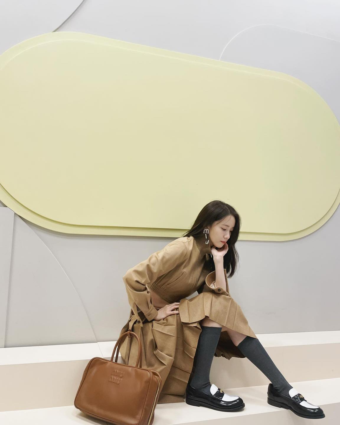 로퍼와 회색 양말의 찰떡궁합🩶 이미지