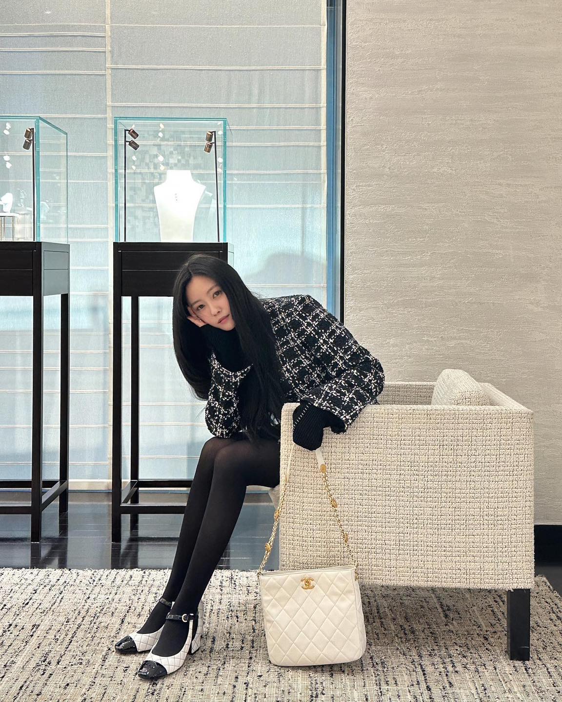 시크하게 샤넬 화이트백 어때🤍✨ 이미지