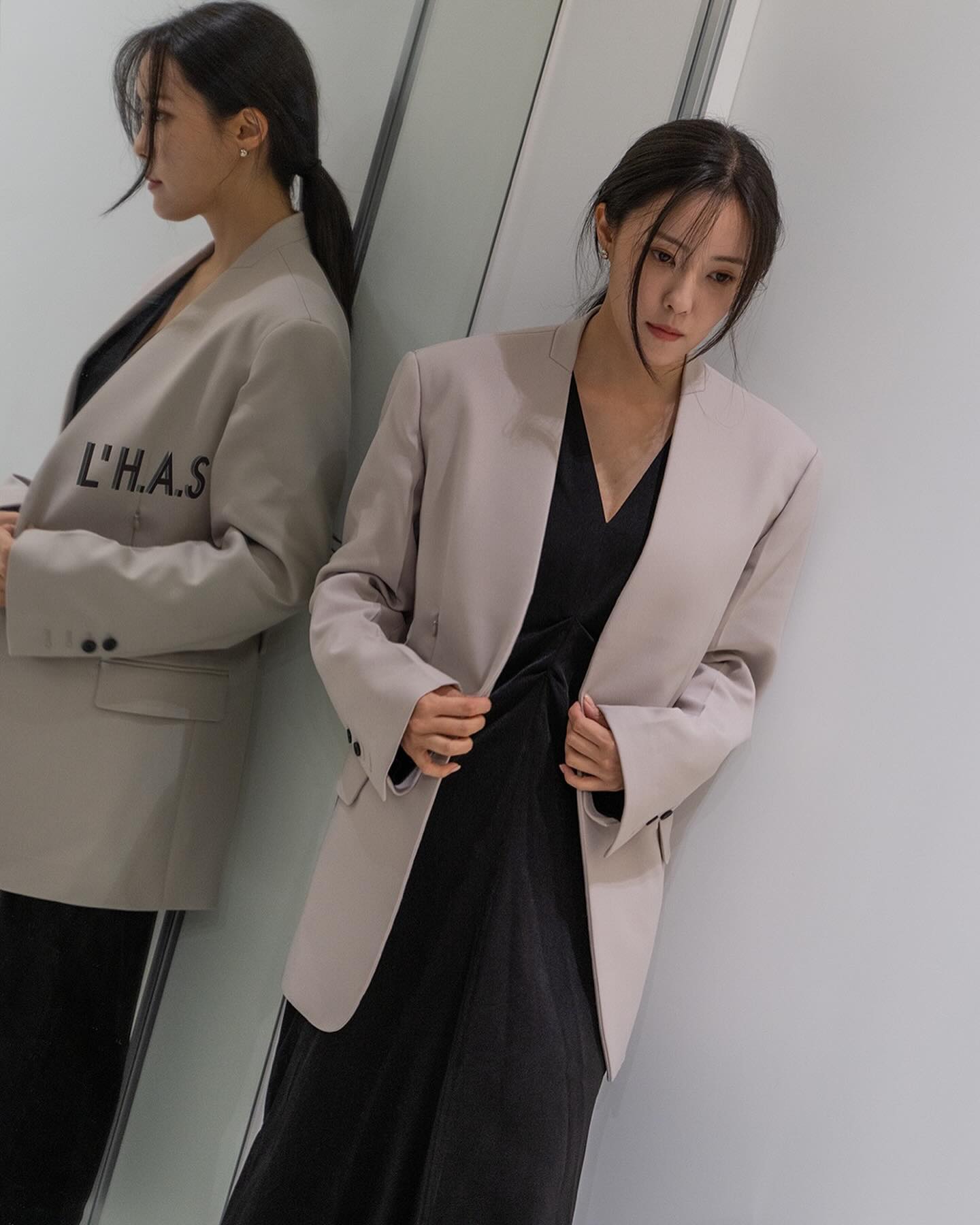 핫한 셀럽이 사랑하는 르하스🤎🖤
겨울 클래식 아우터룩🧥🏬더현대 판교점 팝업 @오픈 #광고

어떤 시간, 어떤 장소에서도 우아함을 잃지 않는 현대 여성의 아름다움을 르하스만의 정교한 테일러와 편안하며 클래식한 실루엣으로 표현한 MAIN AW 2023 컬렉션이 현대백화점 판교점에서 팝업스토어를 진행합니다.

르하스 MAIN AW 2023 전 컬렉션을 르하스 팝업 스토어에서 직접 만나보세요.

르하스 MAIN AW 2023 팝업스토어

- 일정: 2023년 11월 10일(금) ~ 11월 16일(목) 13일(월) 휴무
- 장소: 현대백화점 판교점 3F, 프로젝트랩
- 프로모션
 • 팝업 기간 동안 전품목 20% 할인 
 • 50/80/120만 원 구매금액 별 사은품 지급
 • 선착순 구매고객에게 기프트 증정 (1일 20명, 금토일 한정)
 • 현대백화점 판교점 단독 (익스클루시브) 상품 판매 – MILD SWEAT SHIRT (LAVENDER)  이미지