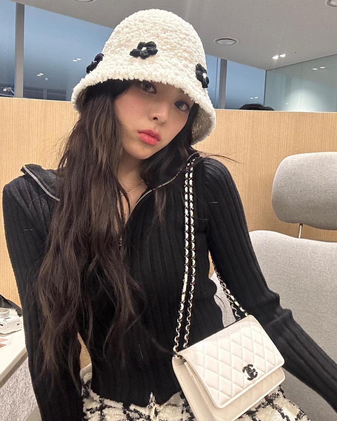 시크하게 샤넬 화이트백 어때🤍✨ 이미지